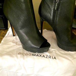 BCBG HASTEN Black Peep toe Day Bootie